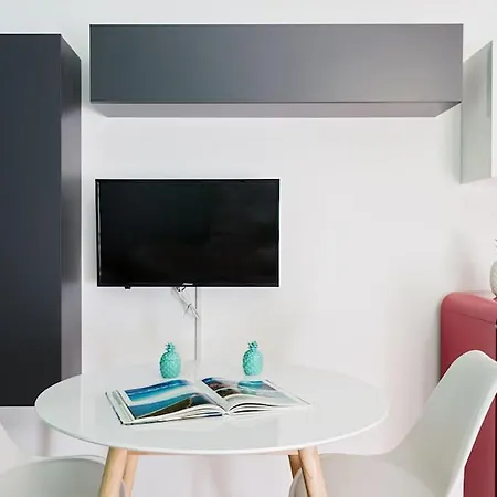 New In Isola Close To Center - Cola Montano Apartment *