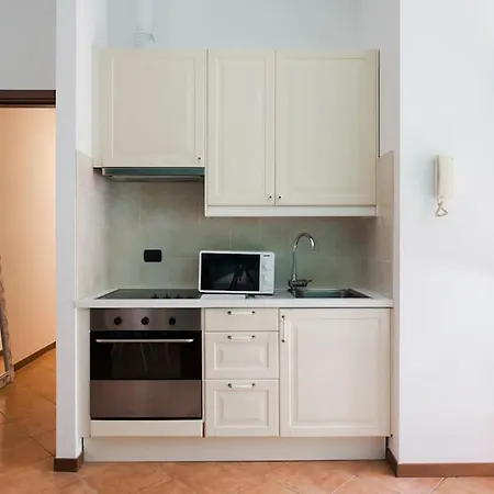 New In Isola Close To Center - Cola Montano * Milan
